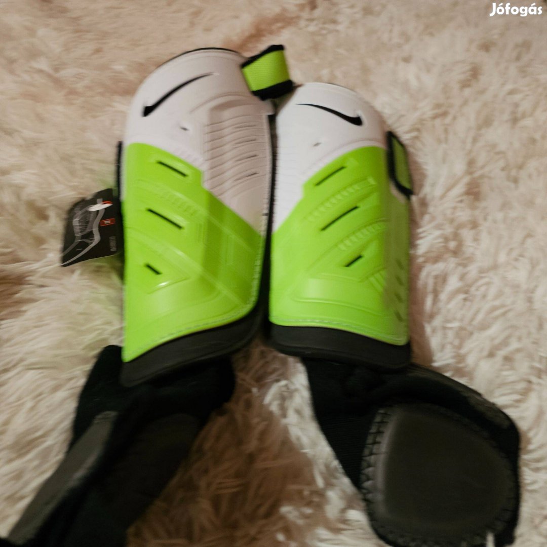 Nike Sípcsont védö teljesen új cimkés XL-es méret
