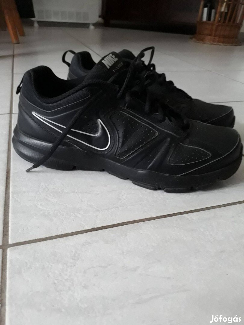 Nike T-Lite Xi férfi edzőcipő fekete 44-es méret