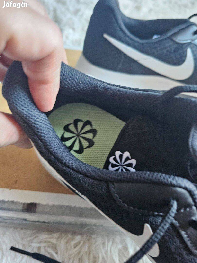 Nike Tanjun M DJ6258-003 cipő fekete új cimkés 44-es méret Ha szeretn
