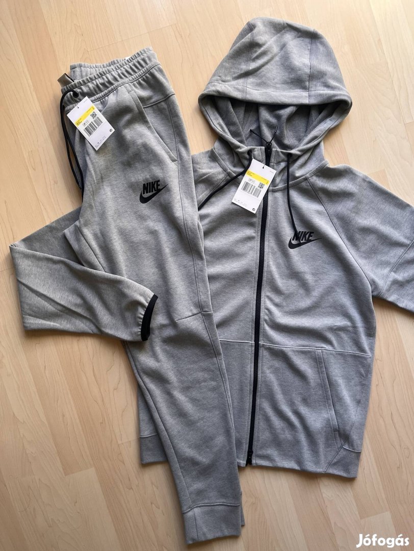 Nike Tech Fleece Essentials melegítő szett (S méret)