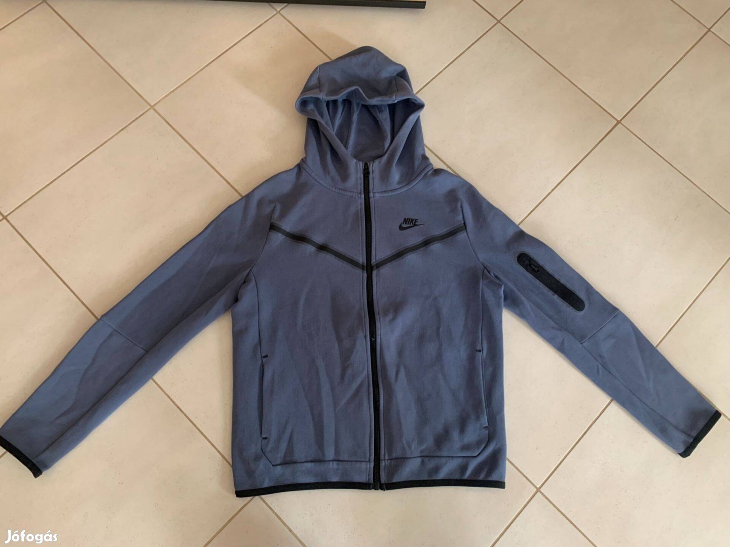 Nike Tech Fleece - 158-170-s méret 1 pici hibával