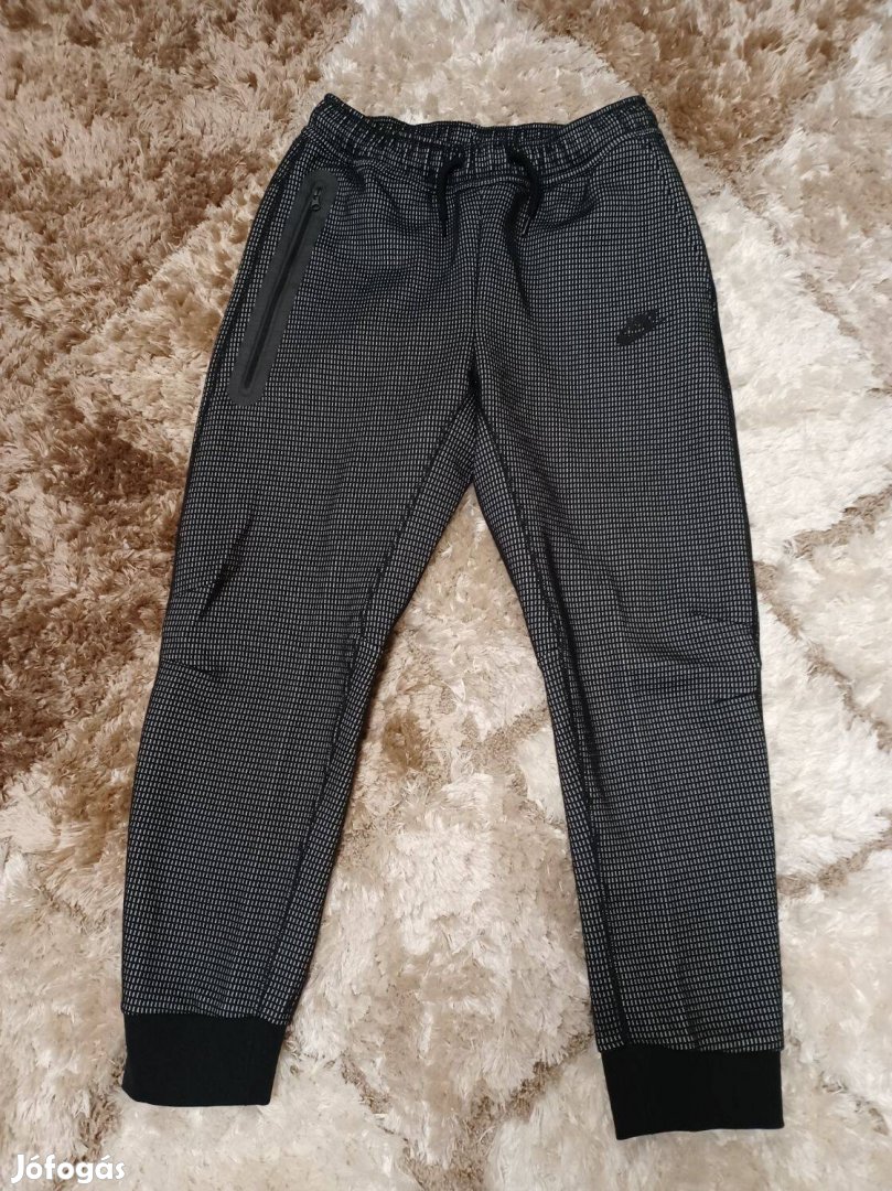 Nike Tech Fleece gyermek nadrág L-es méret