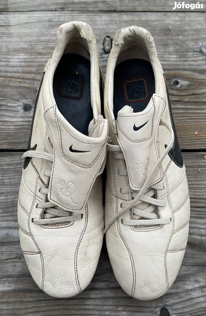 Nike Tiempo Ronaldinho R10 futball cipő