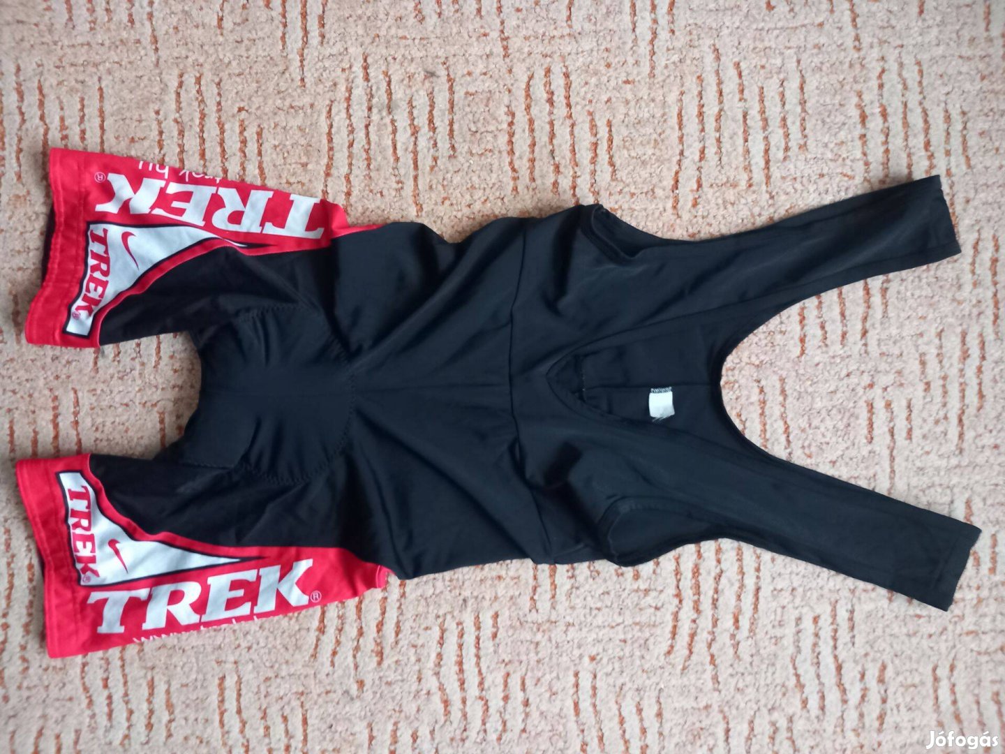 Nike Trek kerékpáros kantáros rövid nadrág fekete piros M-es