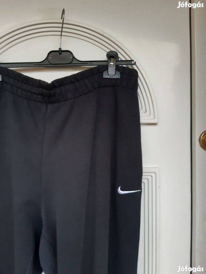 Nike XL-es fekete egyenes szárú férfi tréning nadrág