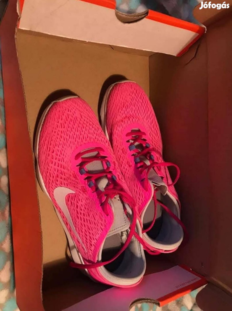 Nike Zoom 38-as újszerű sportcipő 