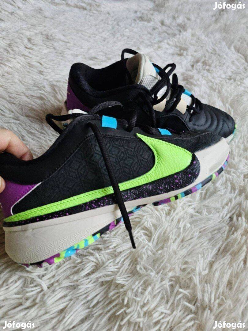 Nike Zoom Freak 5 "Made in Sepolia"cipö új 38 as méret 24 cm belsö ta