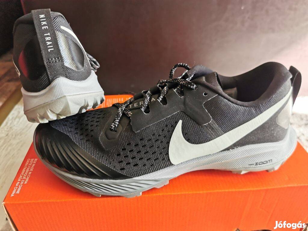 Nike Zoom Terra Kiger 5 női fekete 41-es terep futó cipő. Teljesen új,