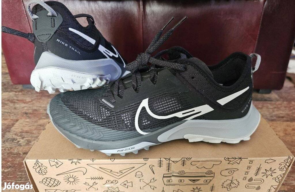 Nike Zoom Terra Kiger 8 fekete 36.5 és 40-es terep futó cipő. Teljesen