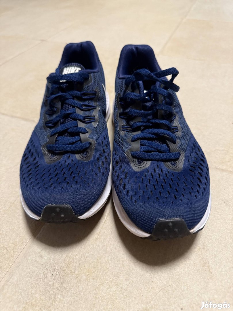 Nike Zoom Winflo 4 futócipő