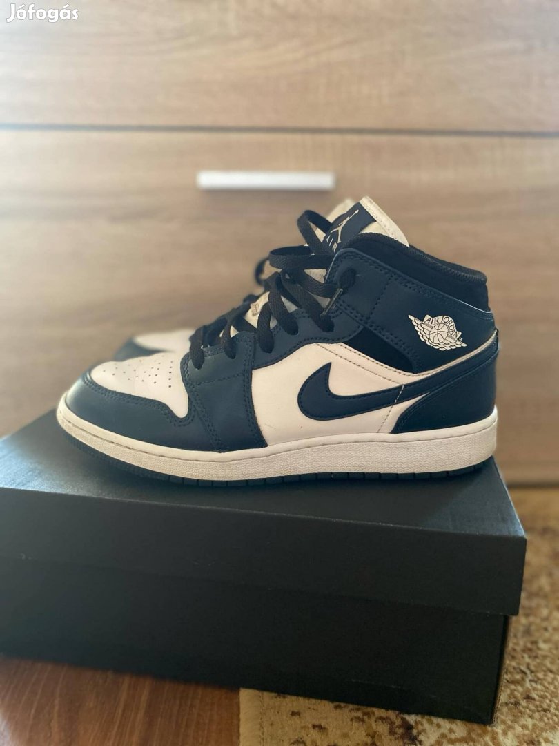 Nike air jordan 1 mid navy blue