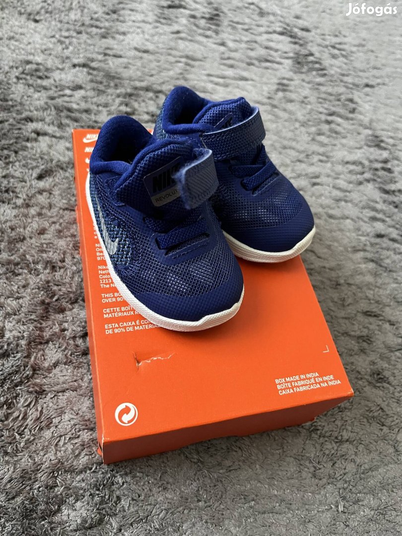 Nike baba cipő 18.5 9cm új 