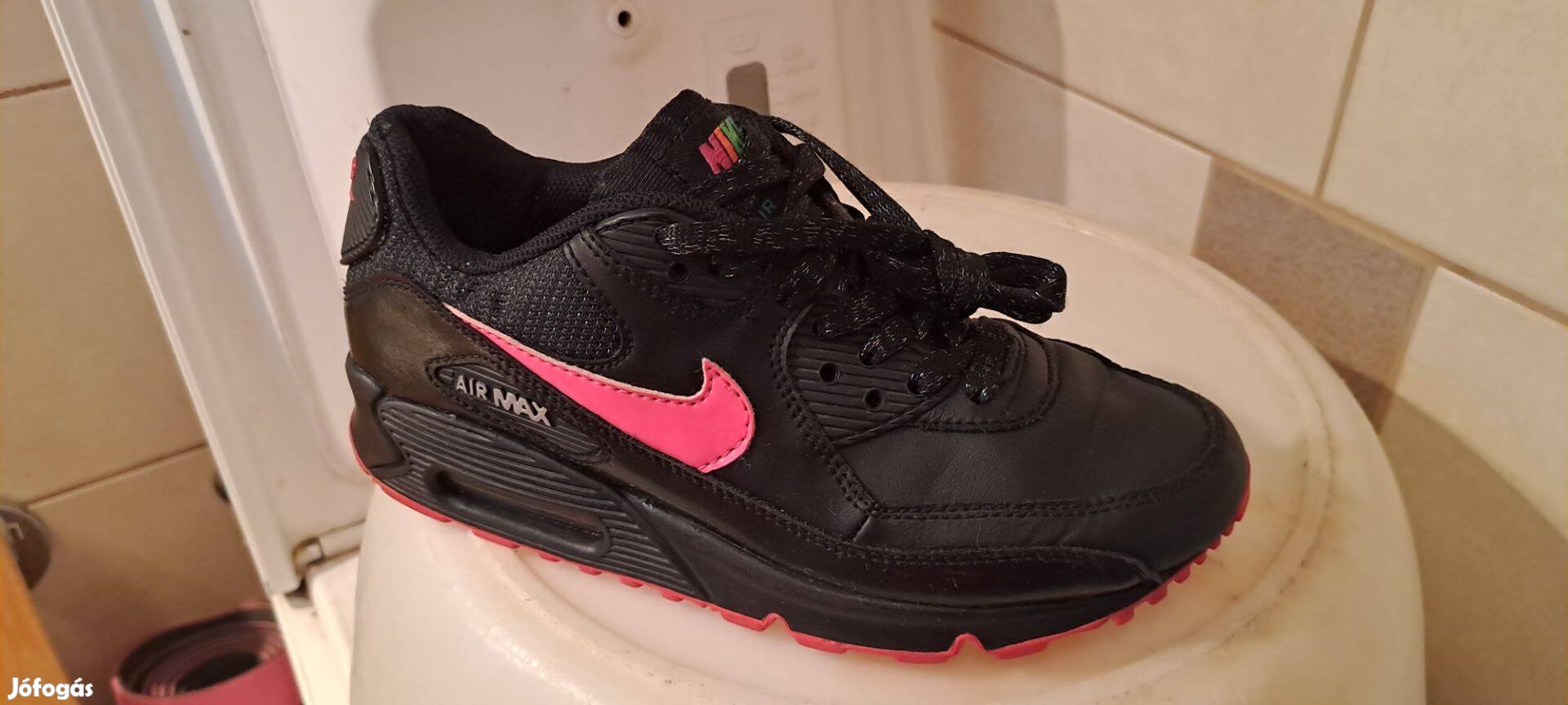 Nike bör cipő fekete piros 36-os
