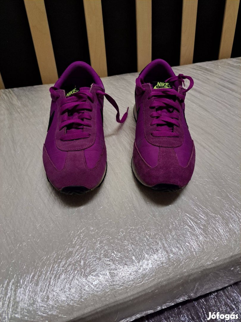 Nike edzőcipő