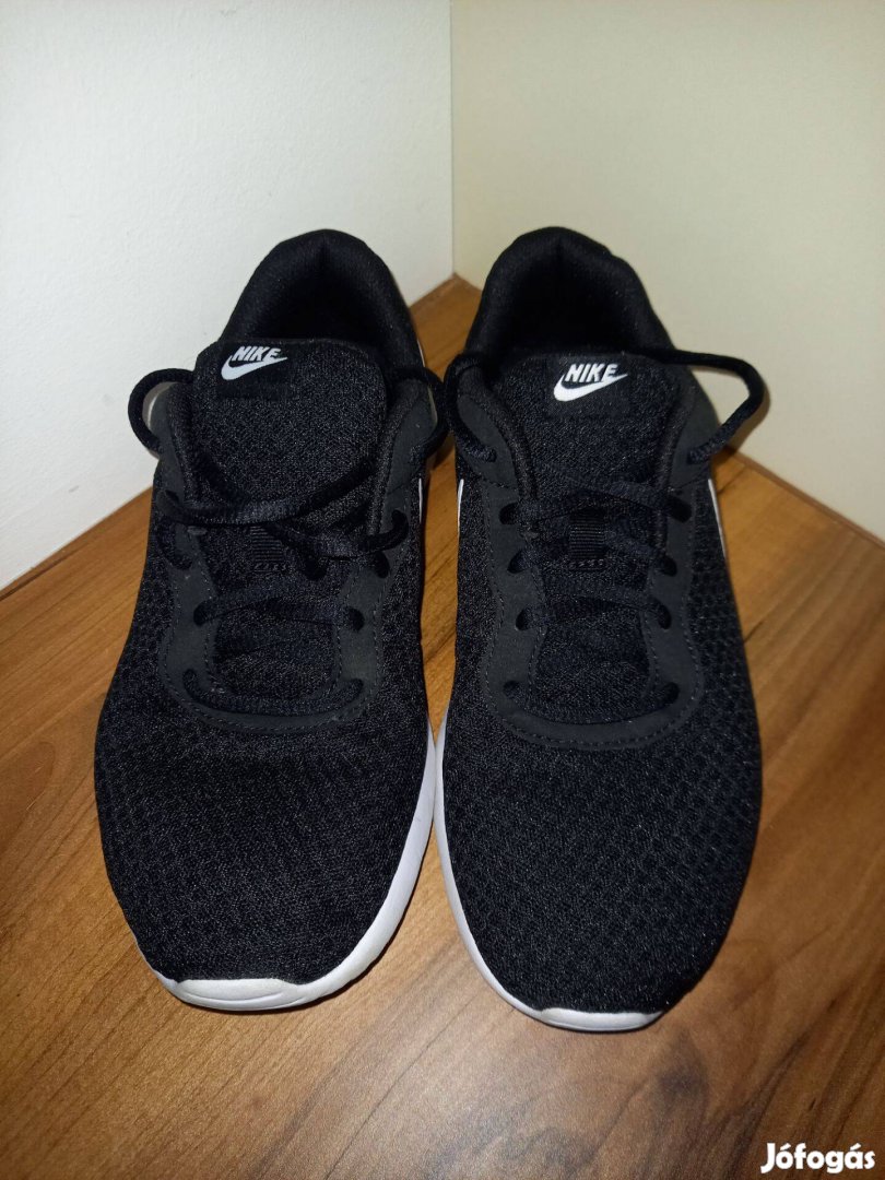 Nike fekete sportcipő 38 39