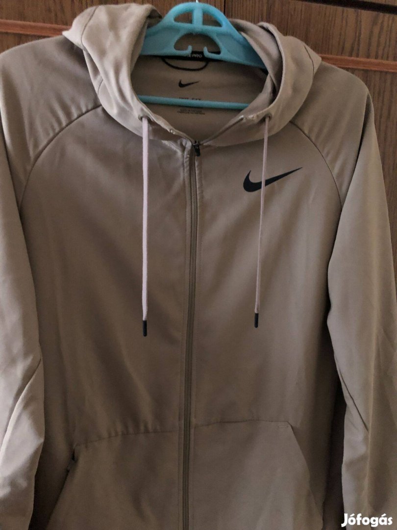Nike fiú kapucnis felső M méretű