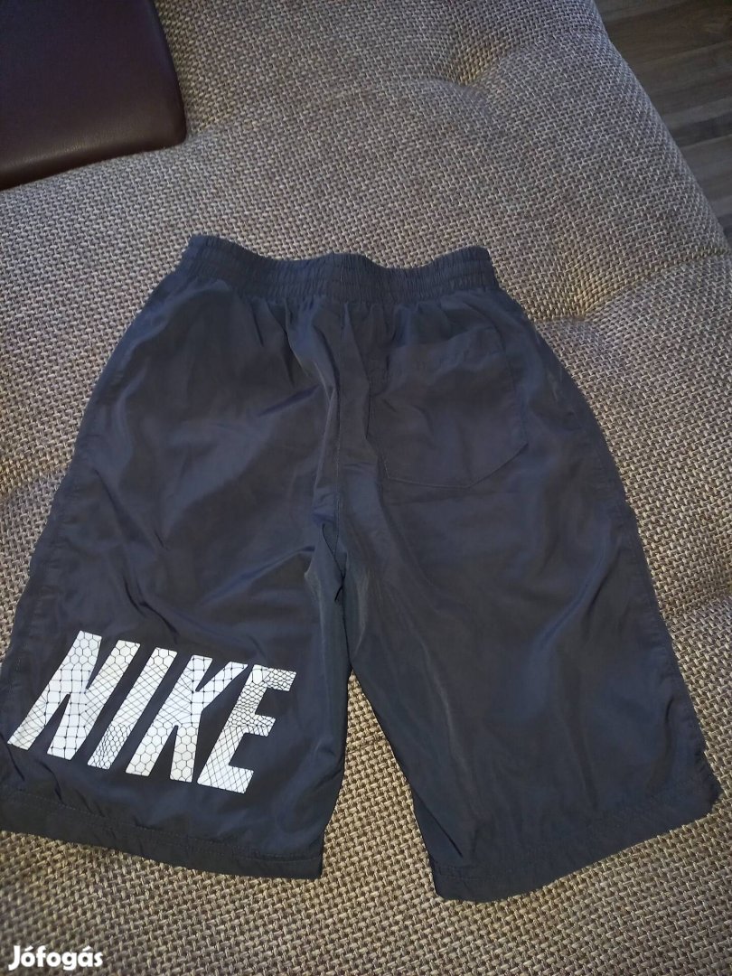 Nike fiú rövidnadrág + ajándék umbro rövidnadrág