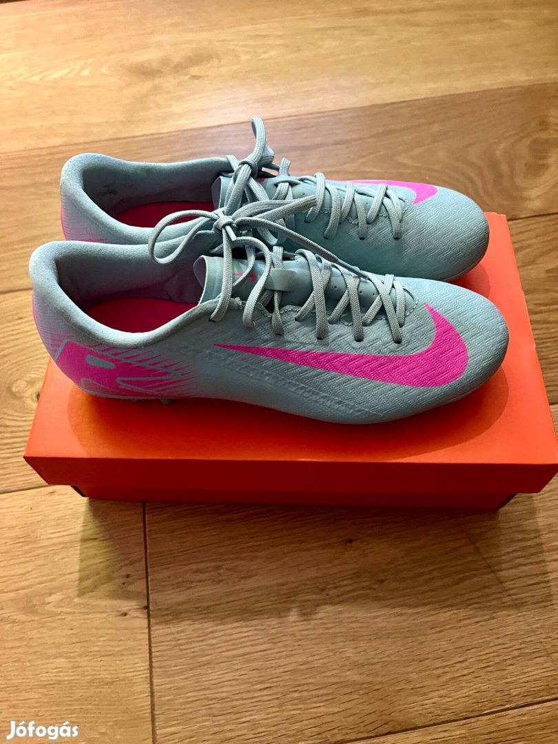 Nike futball cipő 39-es