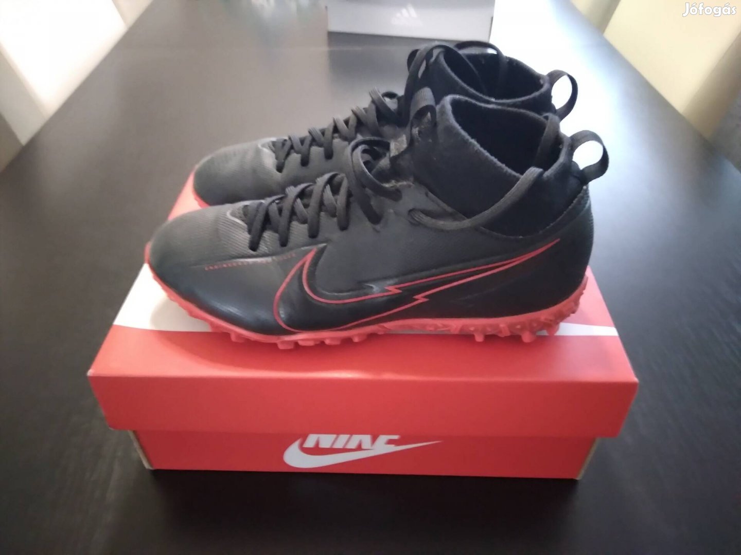Nike gyerek műfüves cipő 33,5