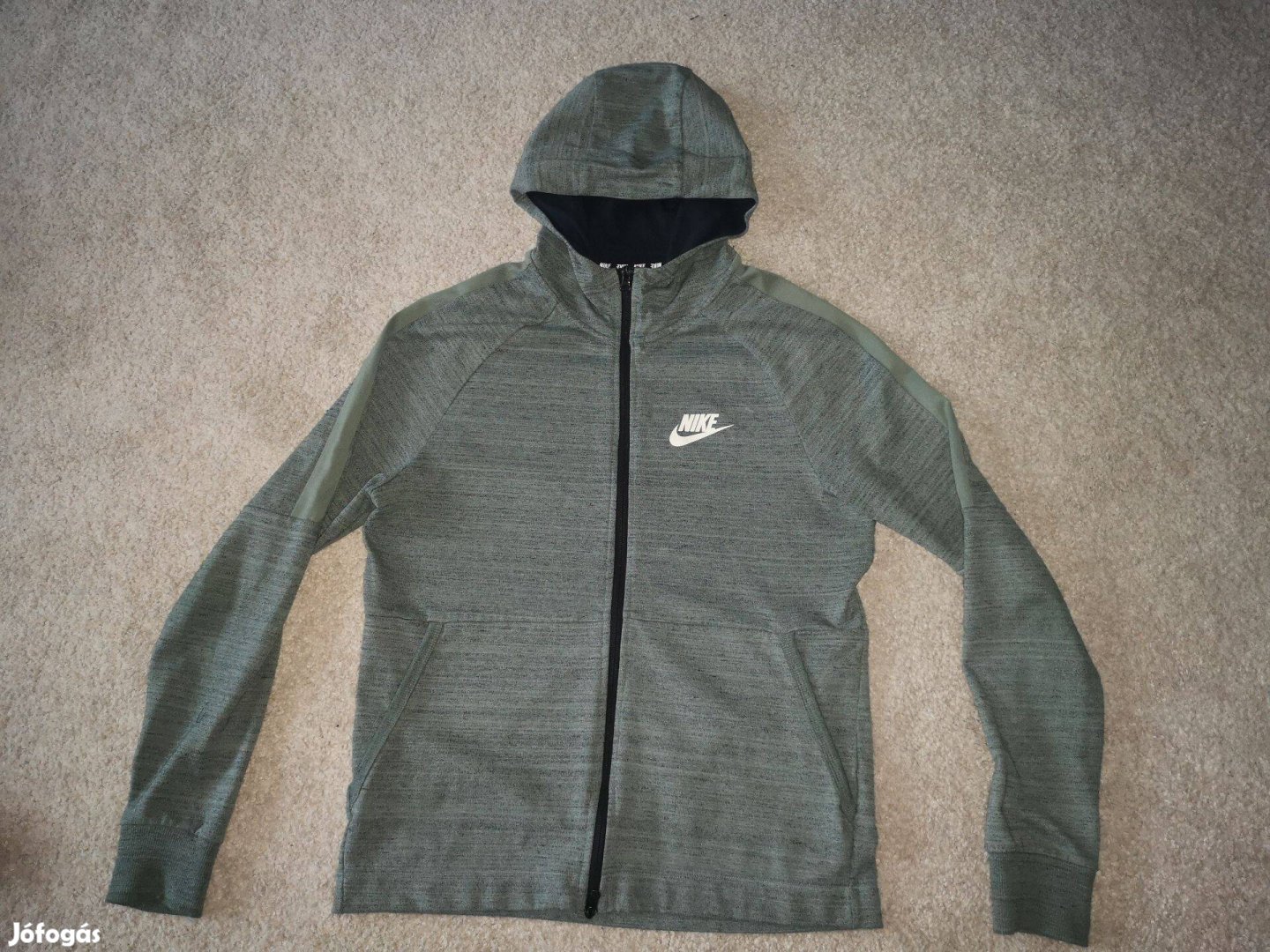 Nike kapucnis pulóver M méretű
