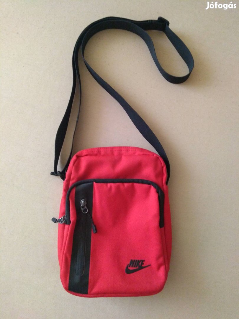 Nike keresztpántos táska 