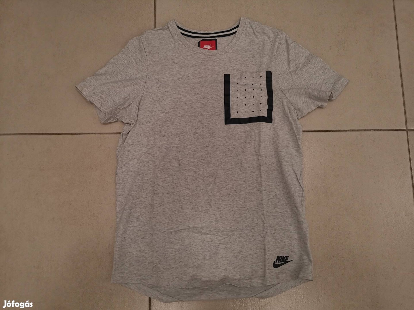 Nike környakú póló