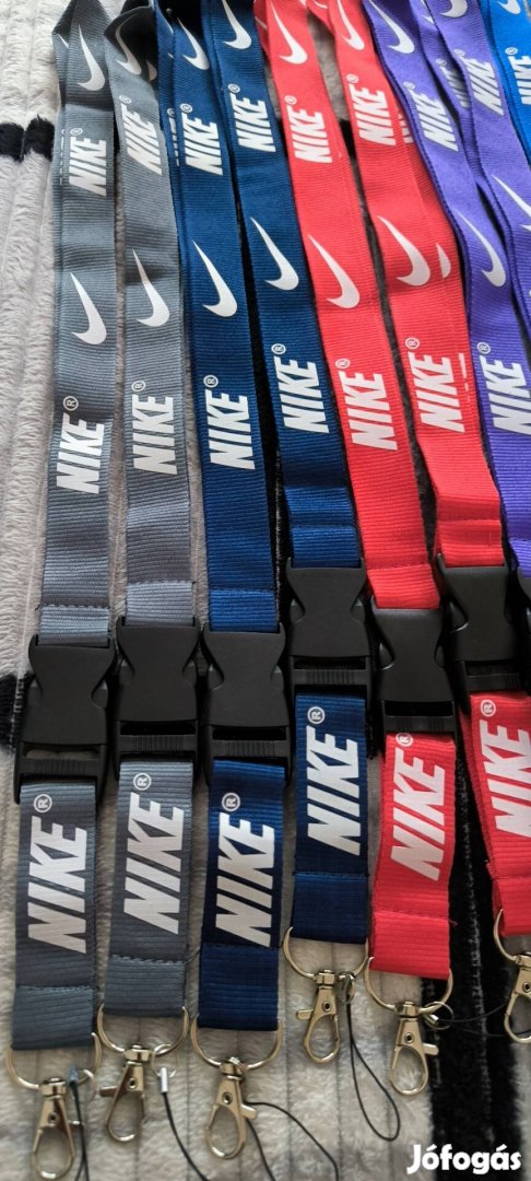 Nike kulcstartó,nyakpánt,passtartó eladók.