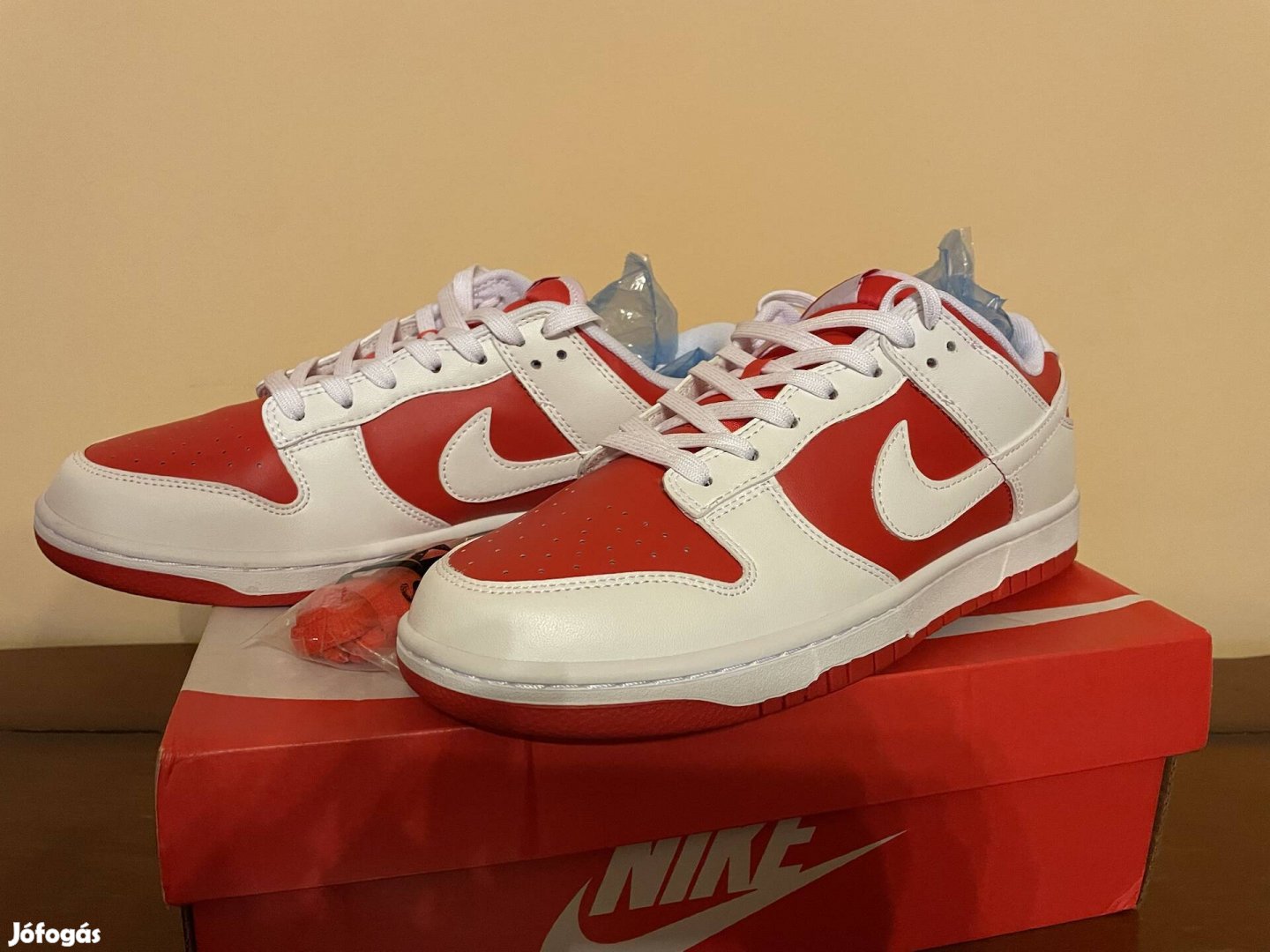 Nike low Dunk Championship red Eladó