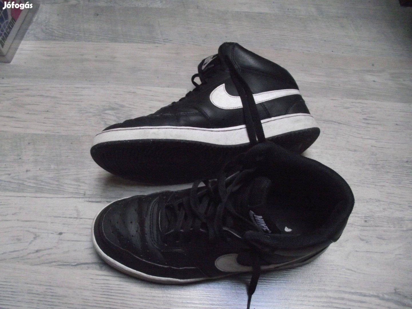 Nike magasszárú cipő 43 as