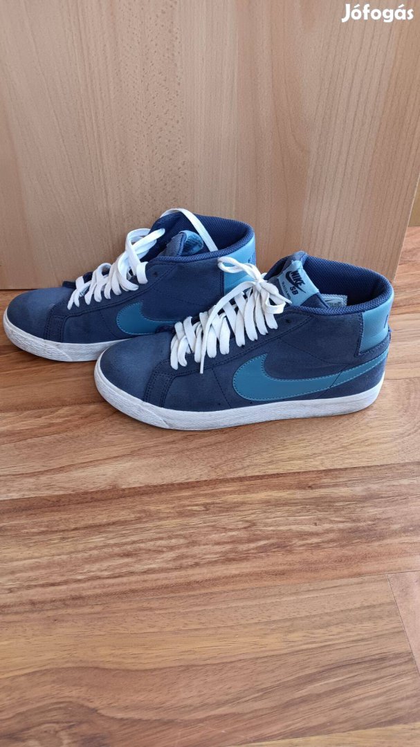 Nike magasszárú férfi cipő