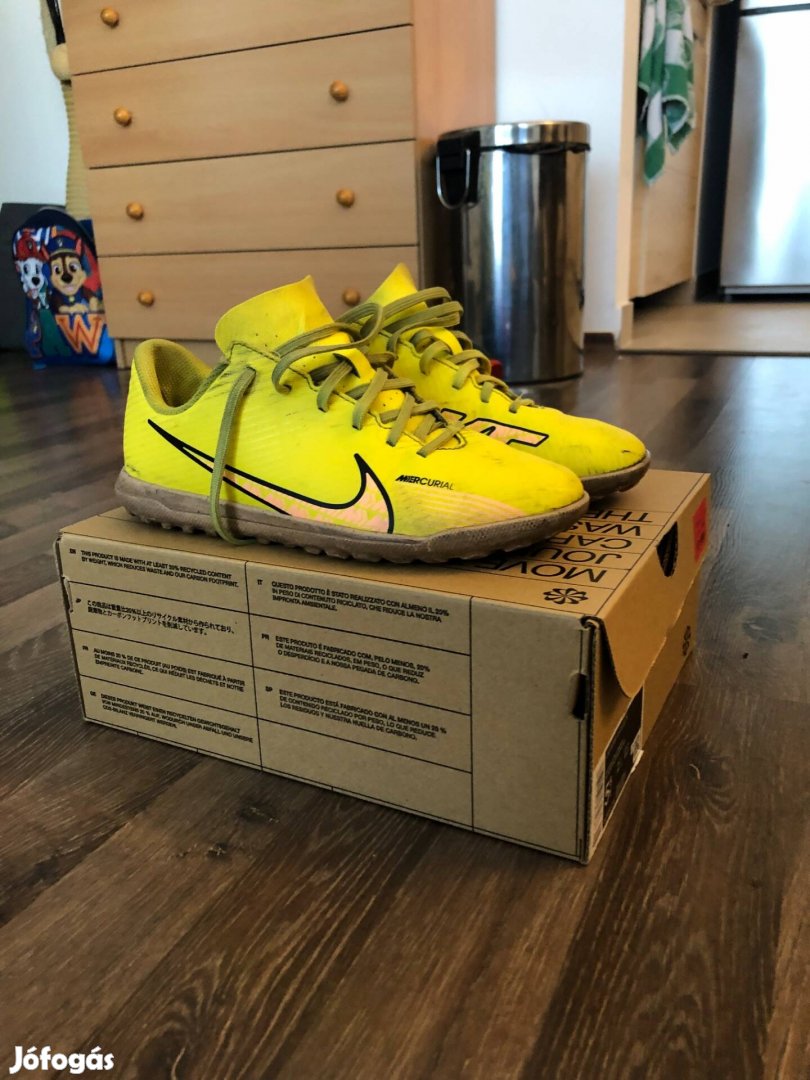 Nike műfüves/füves futball cipő
