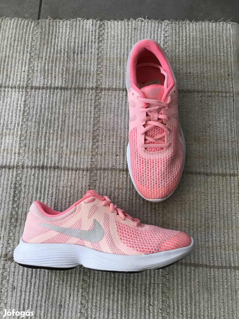 Nike női futó cipő