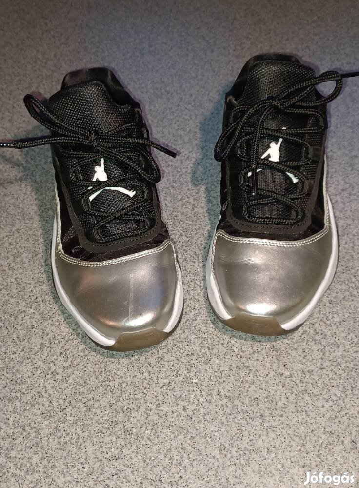 Nike női sportcipő