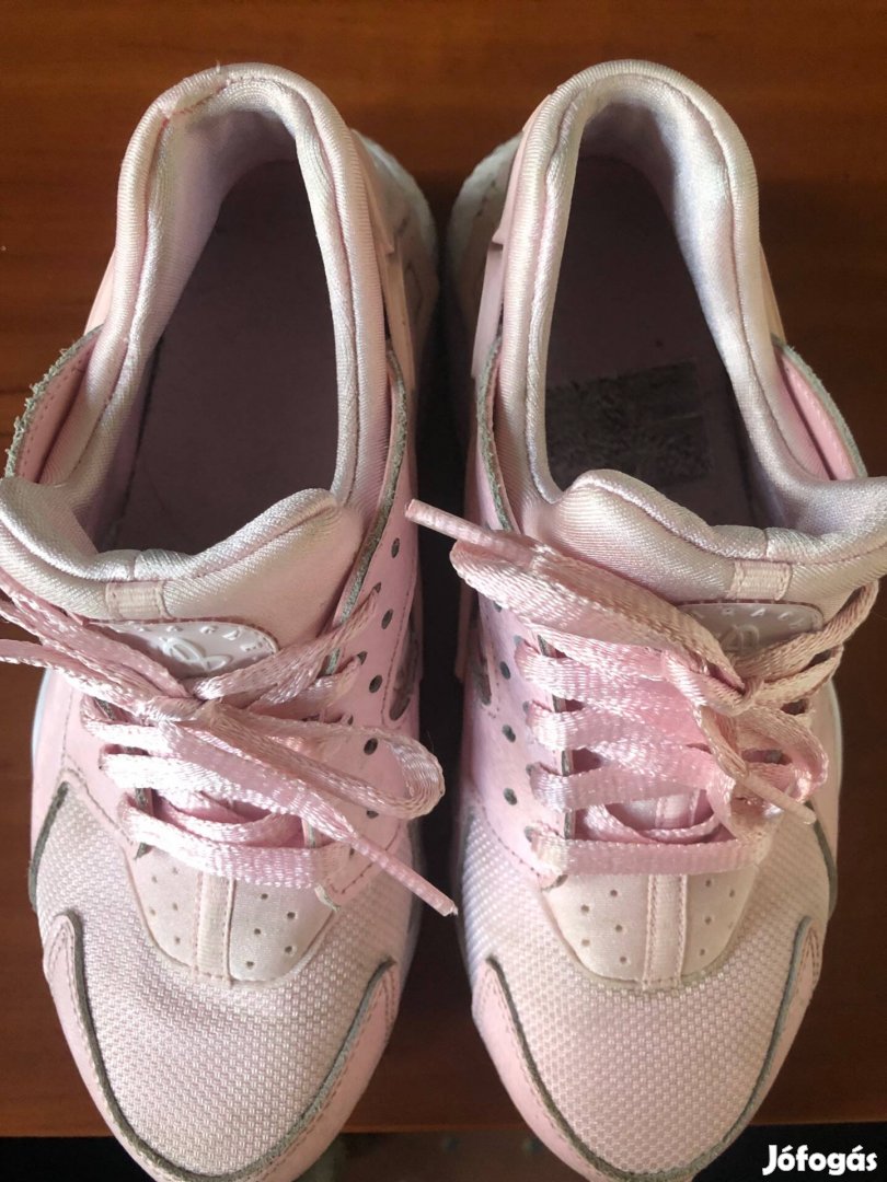 Nike női sportcipő (Huarache Run)