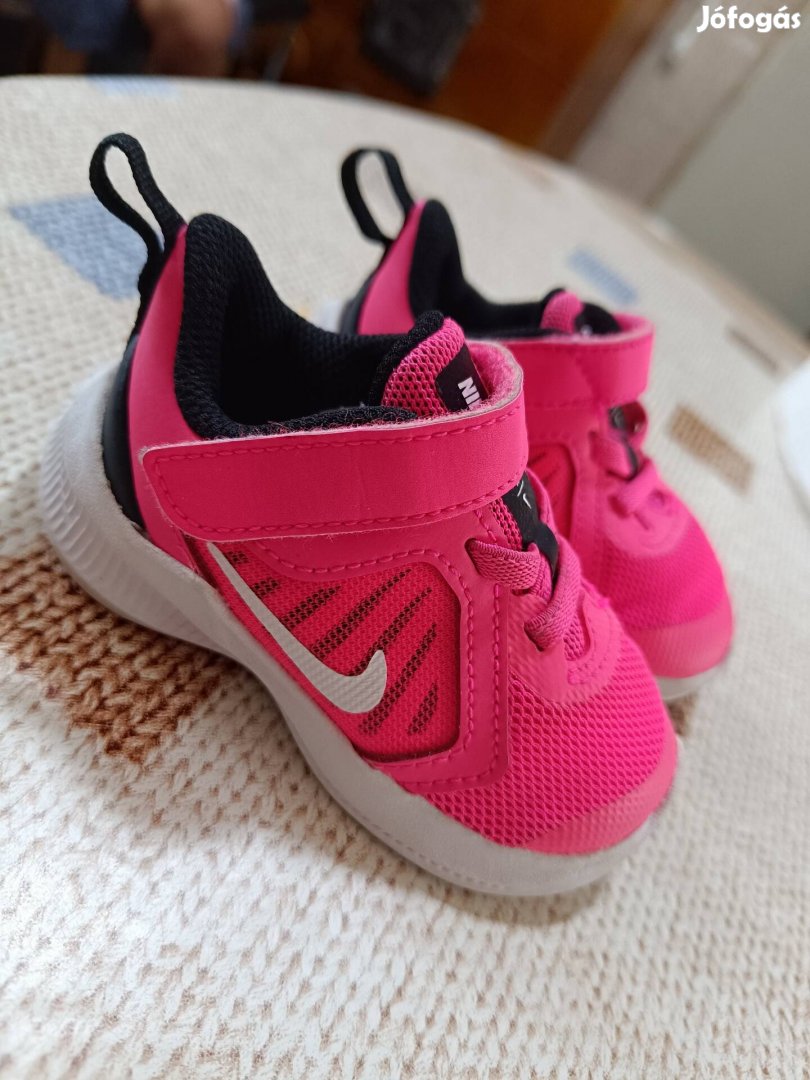 Nike pink kislány cipő 19.5-es