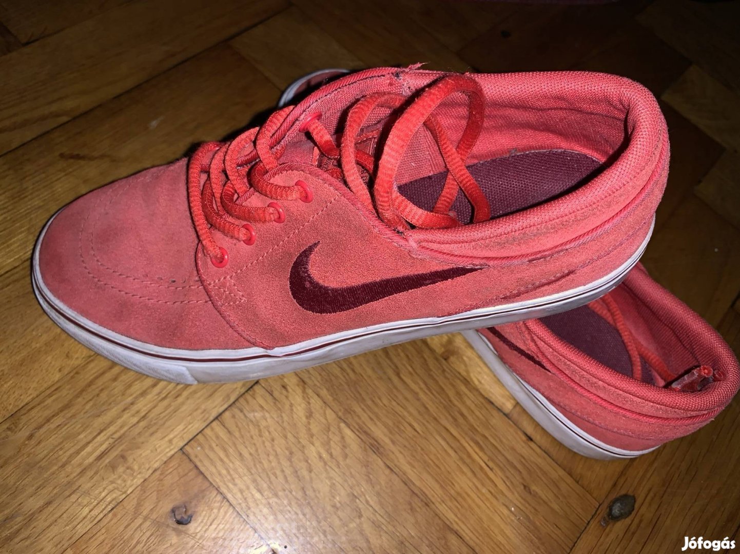 Nike piros velurbőr cipő 37,5