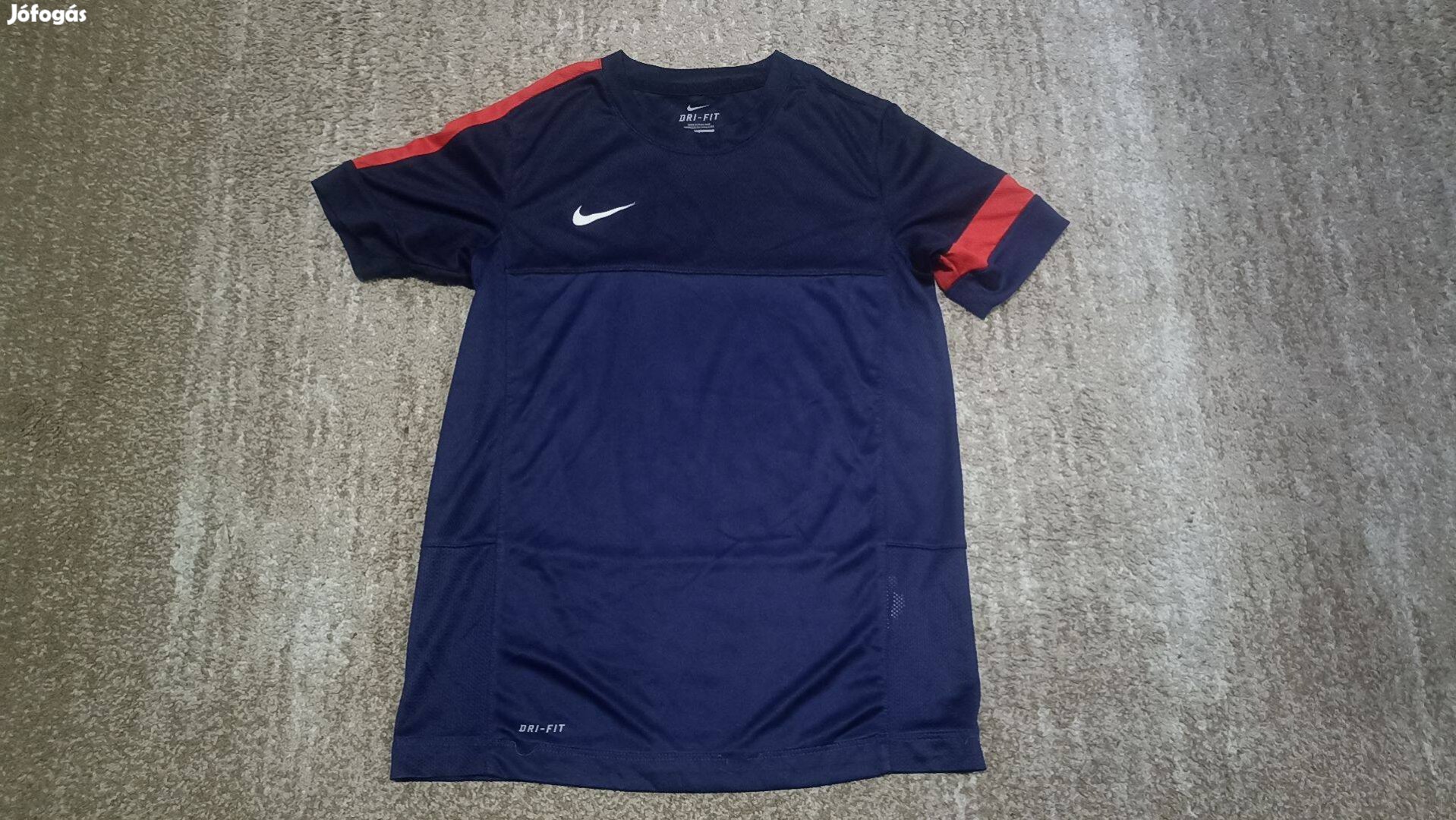 Nike sport póló (10-12 éves)