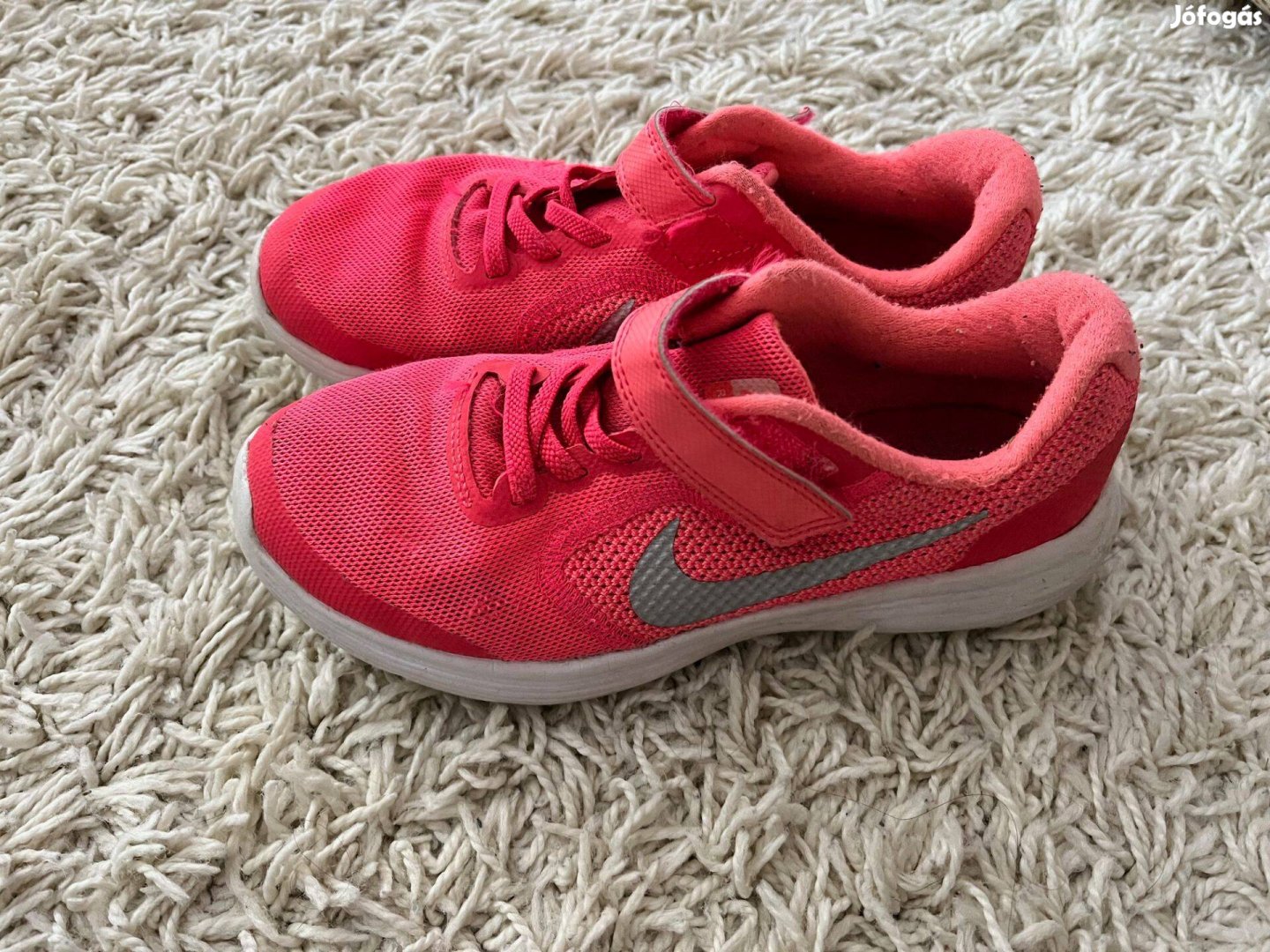 Nike sportcipő 33,5-es méret