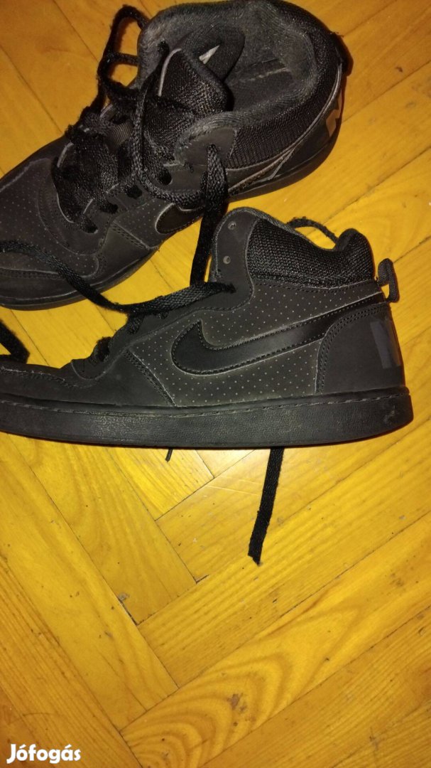 Nike sportcipő 36,5 es méret 23 cm