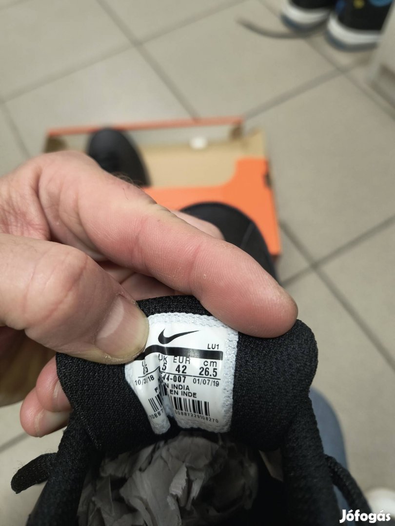 Nike sportcipő új (42-26,5bth)