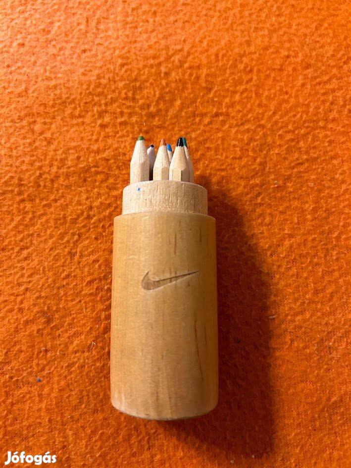 Nike színes ceruza készlet