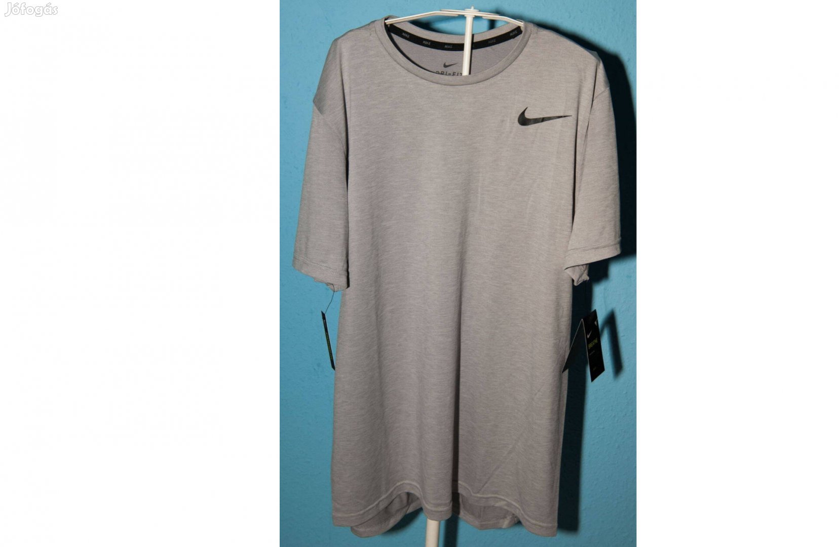 Nike szürke, új, címkés fitness, edző póló (L)