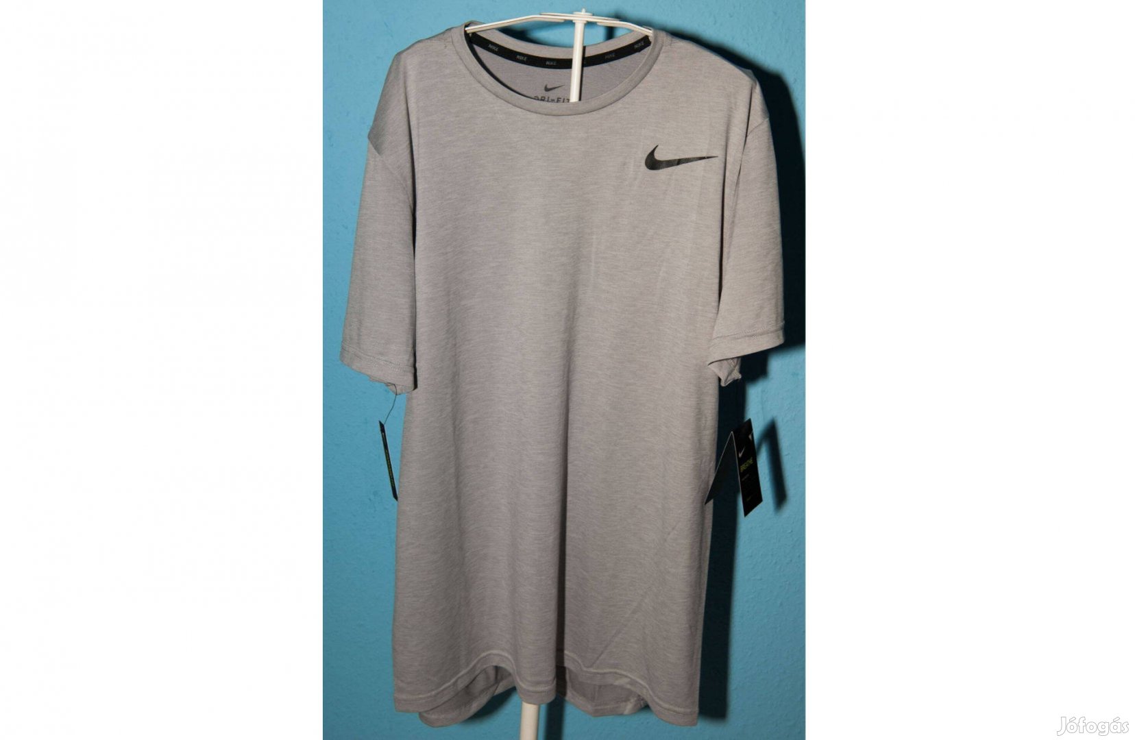 Nike szürke, új, címkés fitness, edző póló (L-es)