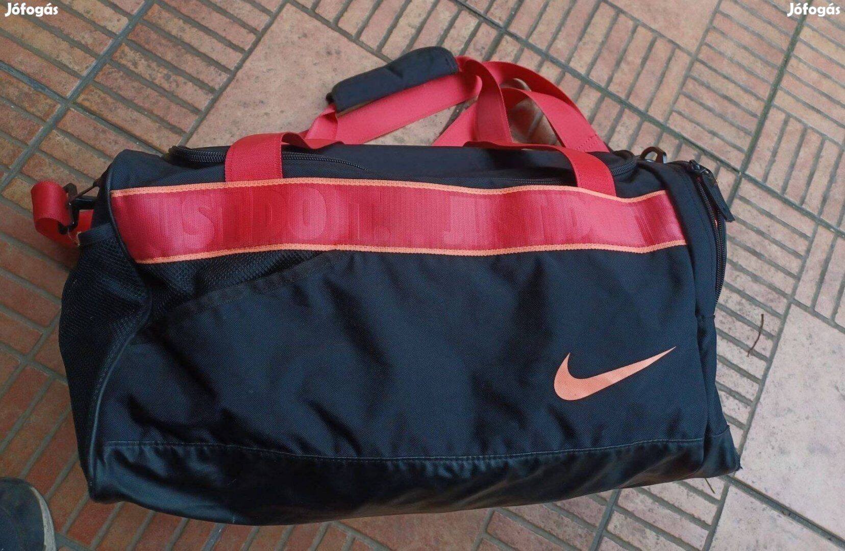 Nike táska edzőtáska fitnesz táska