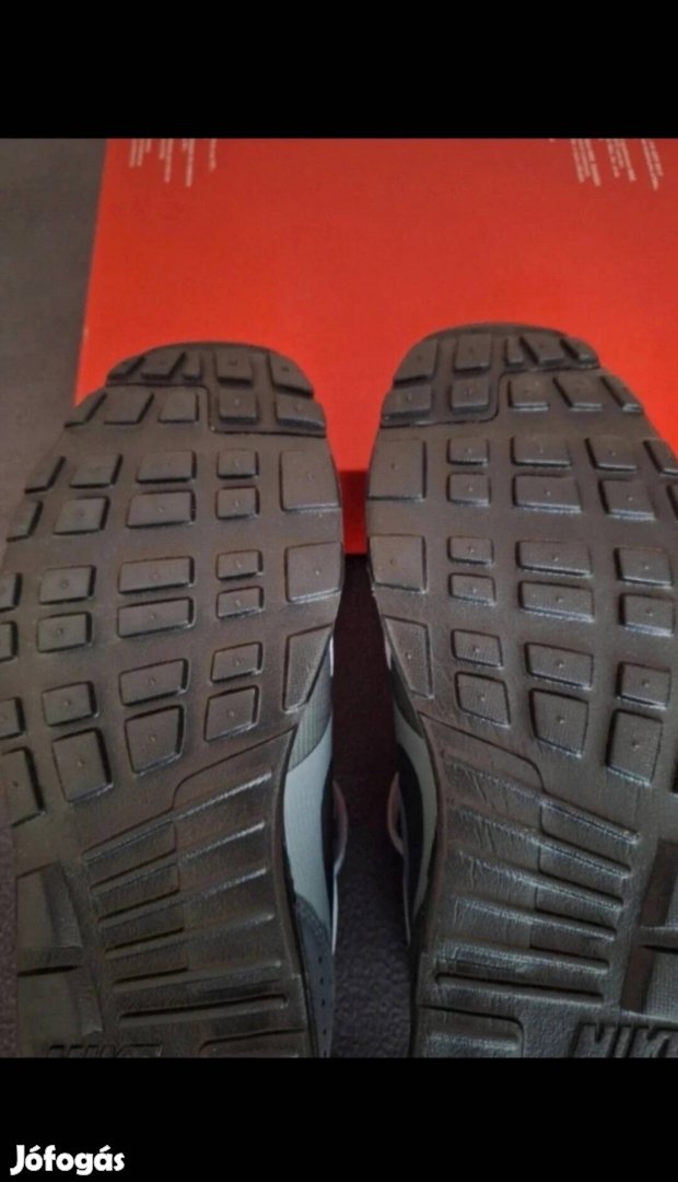 Nike tavas férfi cipő