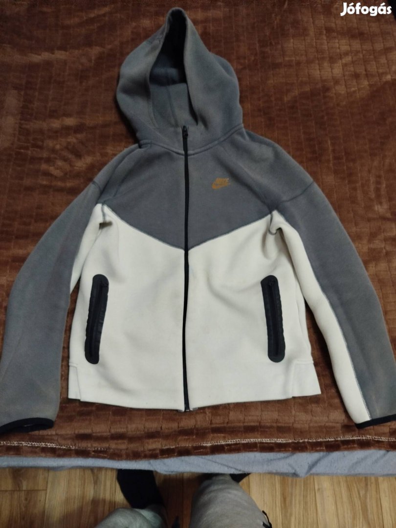 Nike tech fleece 