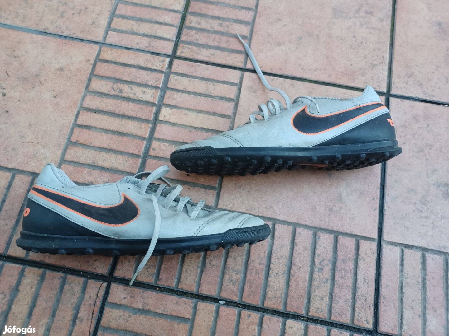 Nike tempo edzőcipő műfüves sportcipő 44 45