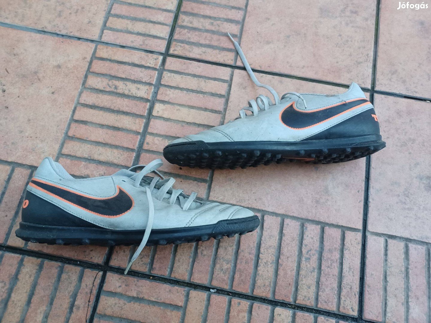 Nike tempo edzőcipő műfüves sportcipő 44 45