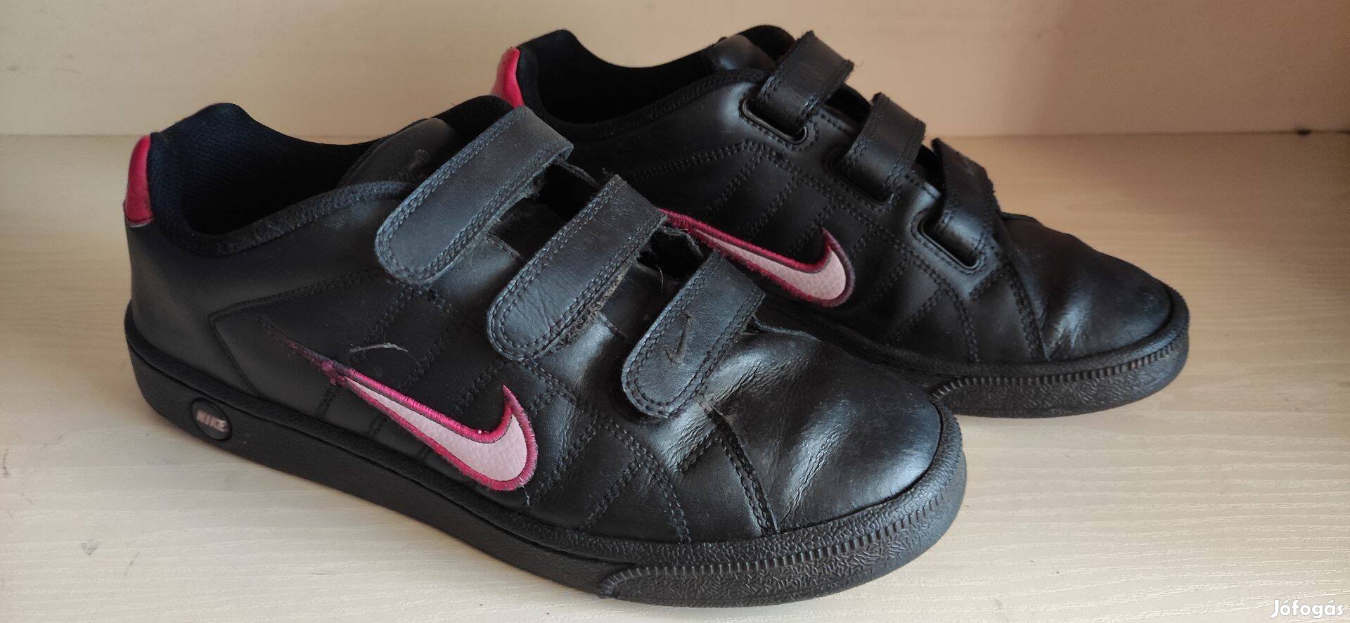 Nike tépőzáras bőr cipő