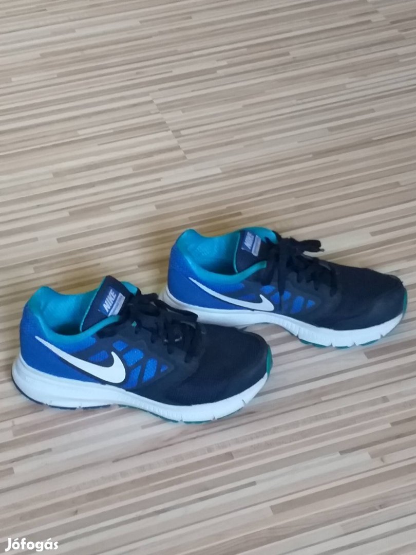 Nike unisex edző cipő 35.5